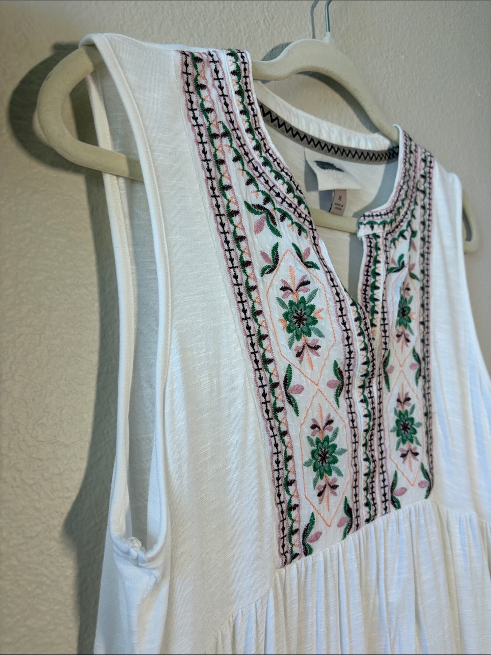 Knox Rose White Sleeveless Embroidered Tank with Pink & Green Accents - Picture 4 of 8